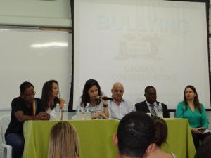 Mesa do Seminário contra o Bullying realizado na UNIPAC Ipatinga